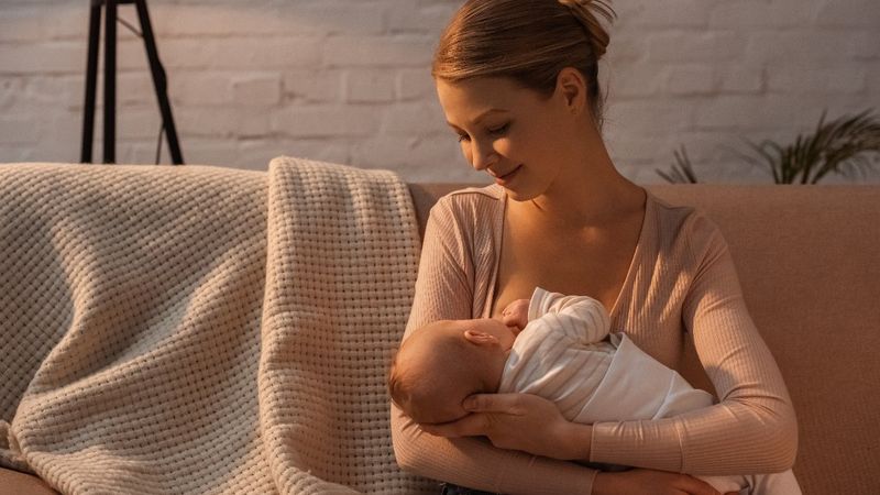 Bebeklerin uyurken emme alışkanlığını nasıl kırabilirsiniz