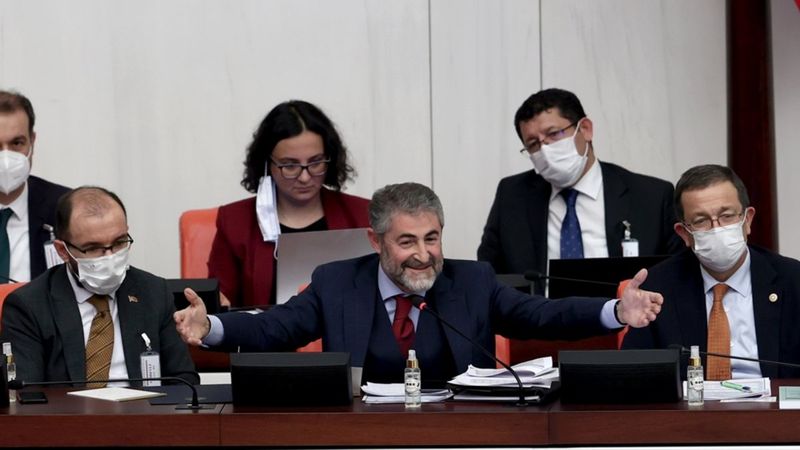 Nureddin Nebati'yle Özgür Özel arasında ekonomi eğitimi tartışması