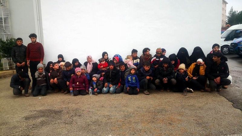 Kilis’te, 57 kaçak göçmen ile 4 organizatör yakalandı