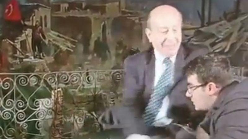 Gazeteci Muharrem Sarıkaya, ses teknikerine tokat attı