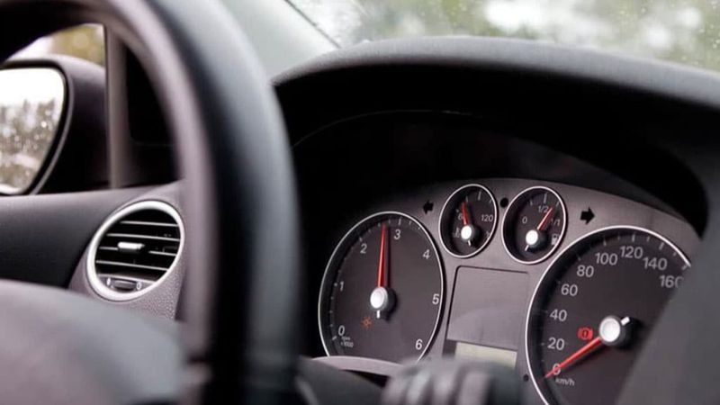 Aracının kilometresini düşürüp sattı, davalık oldu