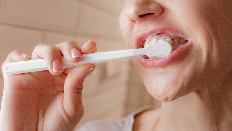 Diş fırçalarken en sık yapılan 10 hata