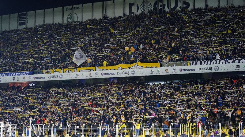 Fenerbahçe taraftarından istifa çağrısı