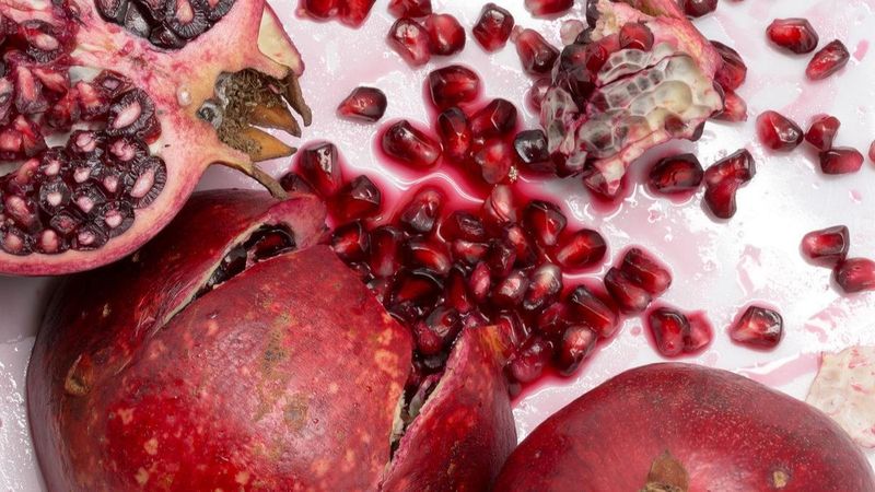 Bolluk ve bereket için: 21 Aralık nar kırma geleneği