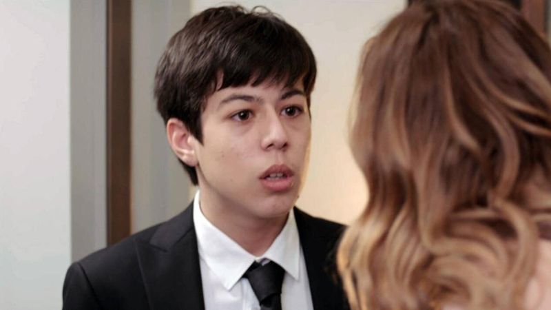 Sadakatsiz'in 'Evlat olsa sevilmez' Ali'si bakın hangi yıldızla rol almış! O dizinin en sevimlisi çıktı