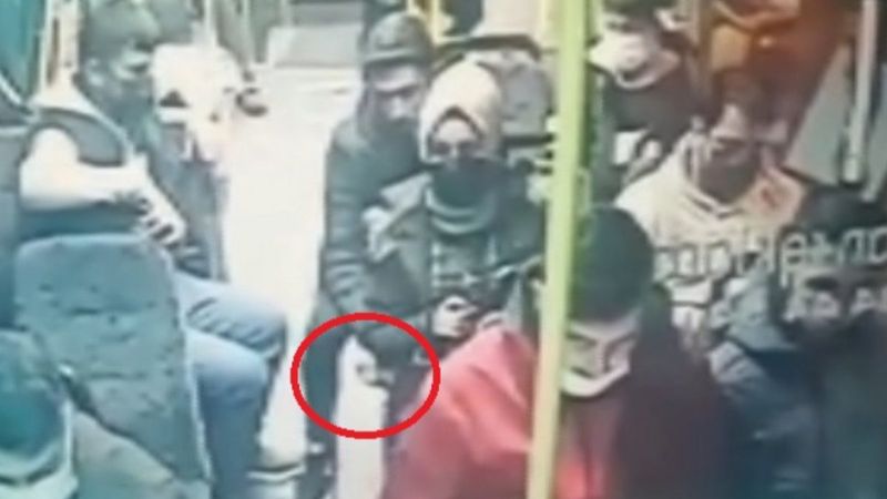 Mersin'de otobüsteki cüzdan çalma anı kamerada