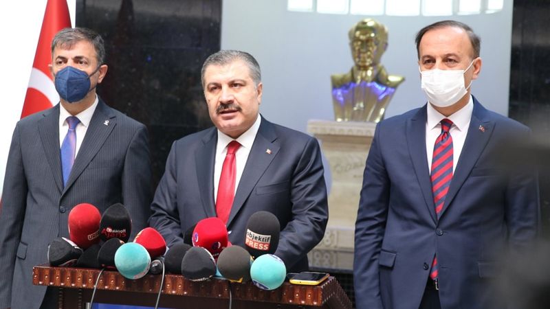 Fahrettin Koca: Dünya genelinde Omicron’un baskın varyant olmasını bekliyoruz