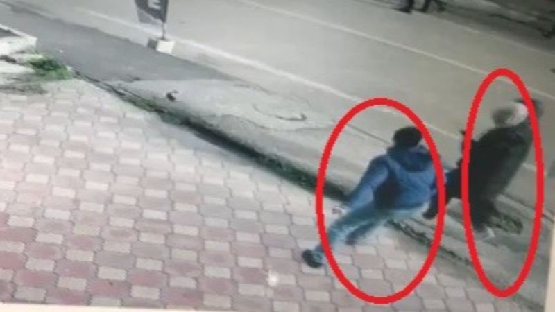 Bursa'da yolda yürüyen kadının burnunu kırdı