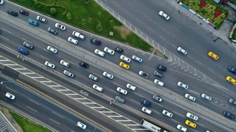 İzmir'de trafiğe kayıtlı araç sayısı arttı