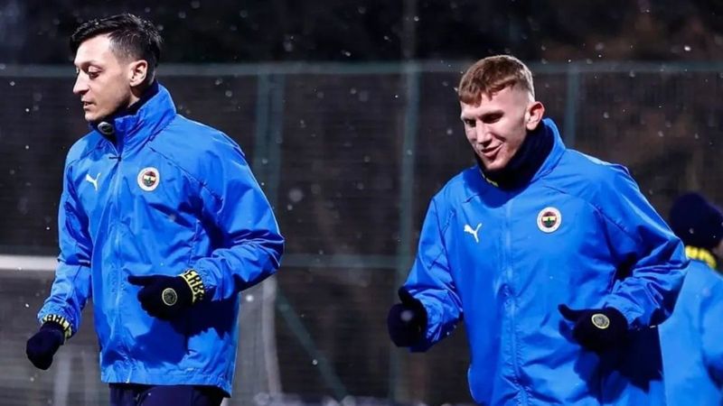 Mesut Özil'den Burak Kapacak paylaşımı