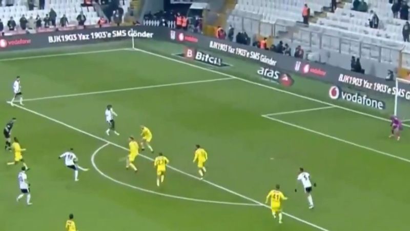 Beşiktaş'ta Ghezzal mükemmel bir gol attı