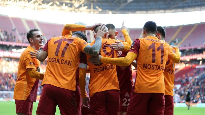 Galatasaray, Antalyaspor'u 2 golle mağlup etti