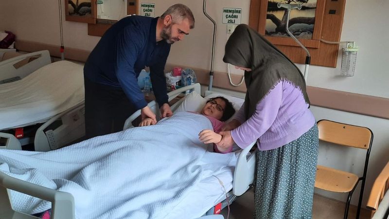 Burdur'da servis aracı öğrencinin üzerinden geçti