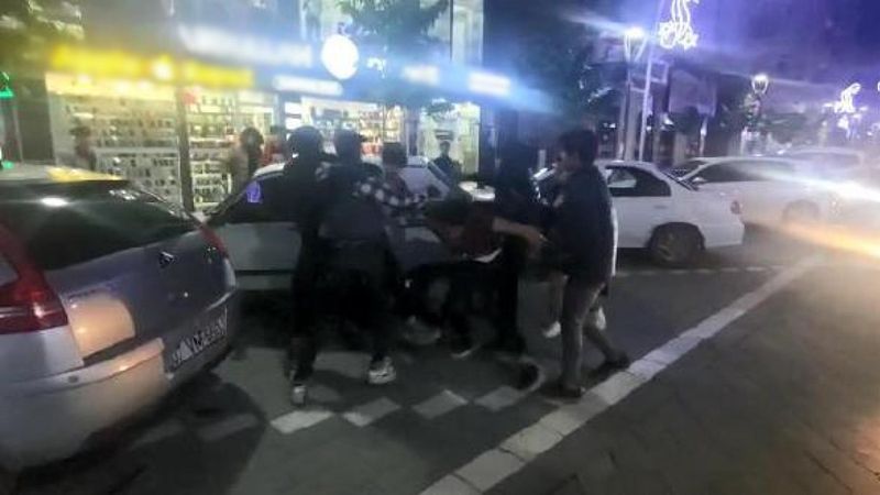 Şanlıurfa’da, sokak ortasında kavgayı vatandaşlar ayırdı