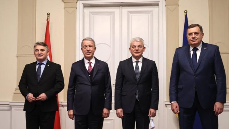 Hulusi Akar, Bosna Hersek Devlet Başkanlığı Konseyi üyeleri ile görüştü