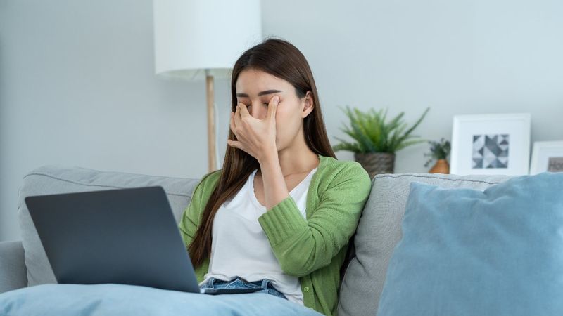 Gözlerde yanmanın en yaygın 7 nedeni ve kurtulmak için ipuçları