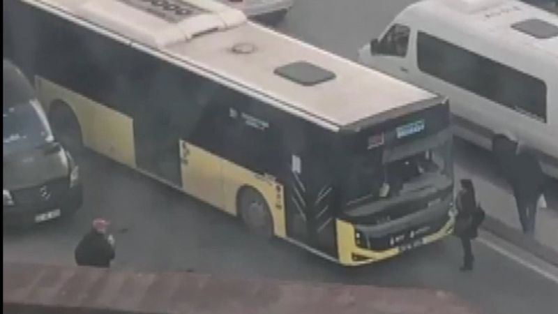 Bahçelievler'de otobüsün önünü kesip şoförle tartıştı