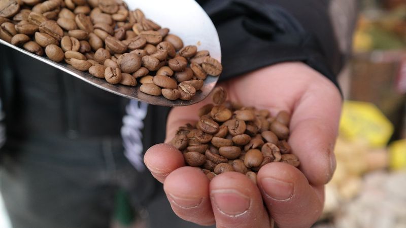 Kahveye gelen zamla 50 gramlık paketler raflarda yerini aldı