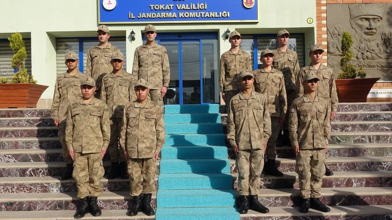 6 ikiz Mehmetçik görenleri şaşırtıyor