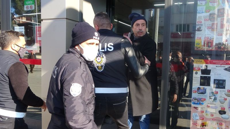 Meral Akşener, Uşak'ta protesto edildi