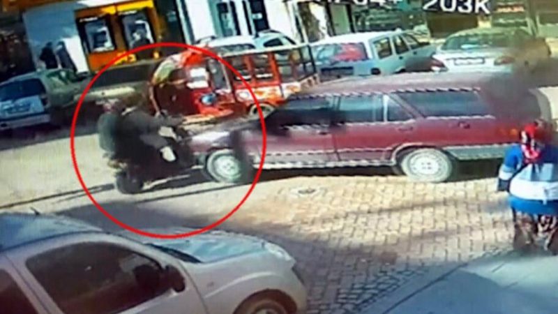 Manisa'da elektrikli bisiklet süren gence otomobil çarptı