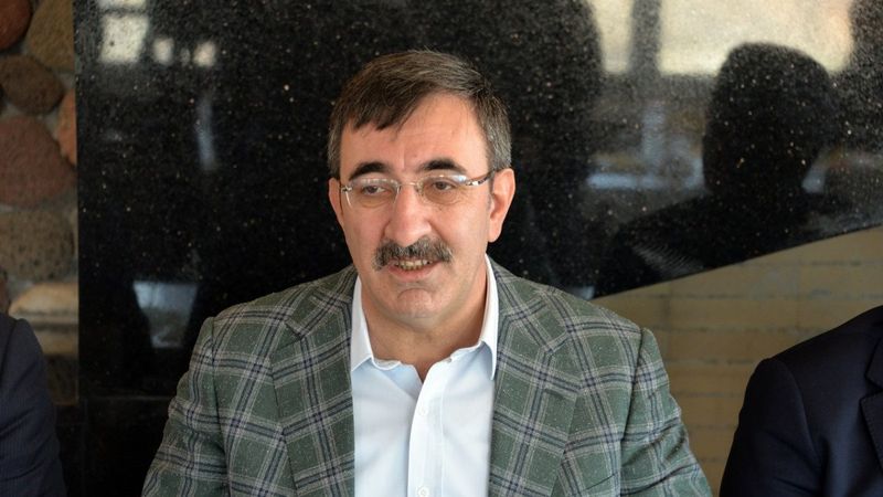 Cevdet Yılmaz: Halka dolar aldıranlar hesap vermeli