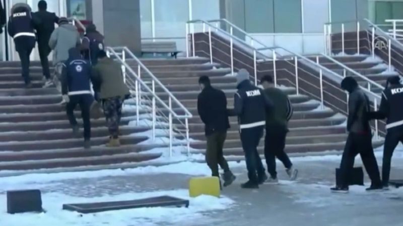 Kars'ta 21 göçmen kaçakçısı yakalandı