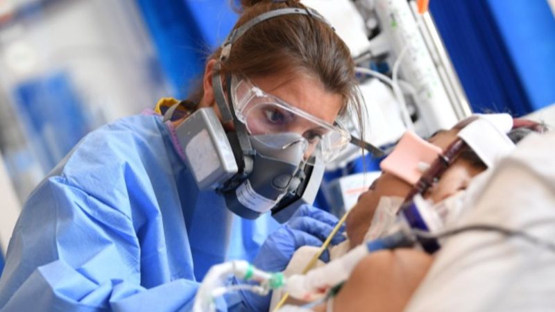 İngiltere'de yoğun bakımdaki çoğu hasta, hatırlatma dozunu yaptırmadı