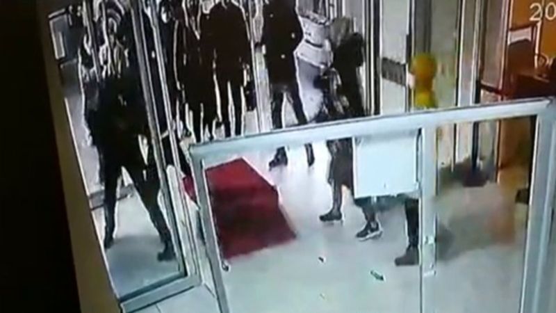 Avcılar'daki hastanede, güvenlik görevlisi saldırıya uğradı