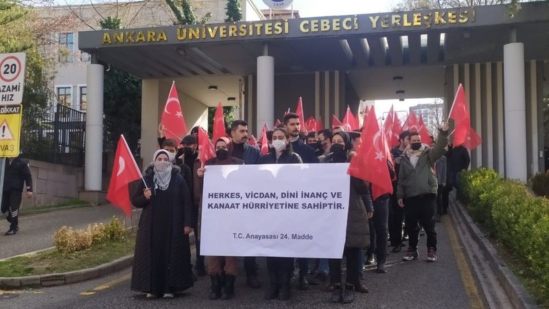 Ankara Üniversitesi’nde başörtüsü krizi