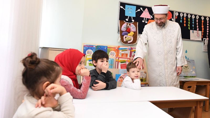 Ali Erbaş, CHP'ye fotoğraflarla yanıt verdi