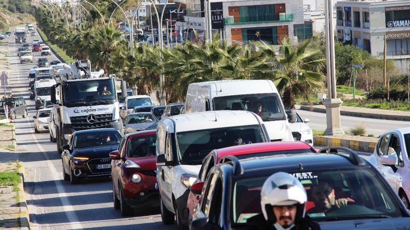 Bodrum'da oteller doldu, trafik kilitlendi