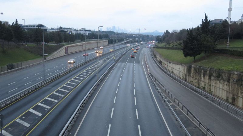 2022'nin ilk günü İstanbul'da yollar boş kaldı