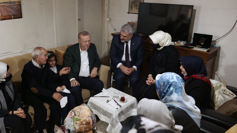 Cumhurbaşkanı Erdoğan, Hatem Kurt’u evinde ziyaret etti