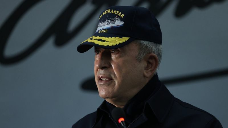 Hulusi Akar'dan Yunanistan'a 12 mil uyarısı