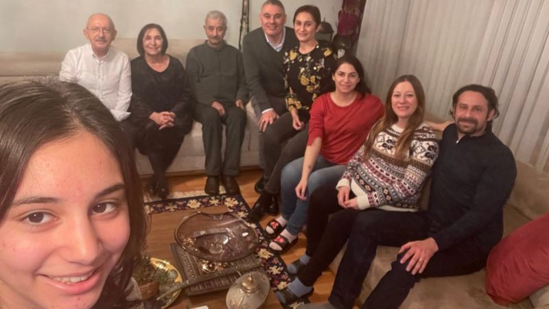 Kılıçdaroğlu'ndan ailesiyle yılbaşı pozu