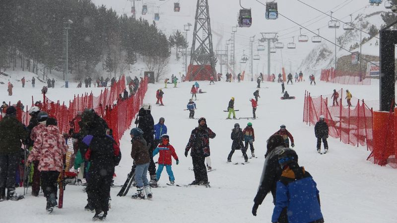 Tatilciler Palandöken'e akın etti