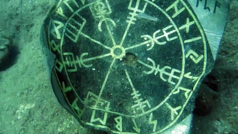 Antalya'daki profesör, denizde bulduğu cismin büyü olmasından şüphelendi