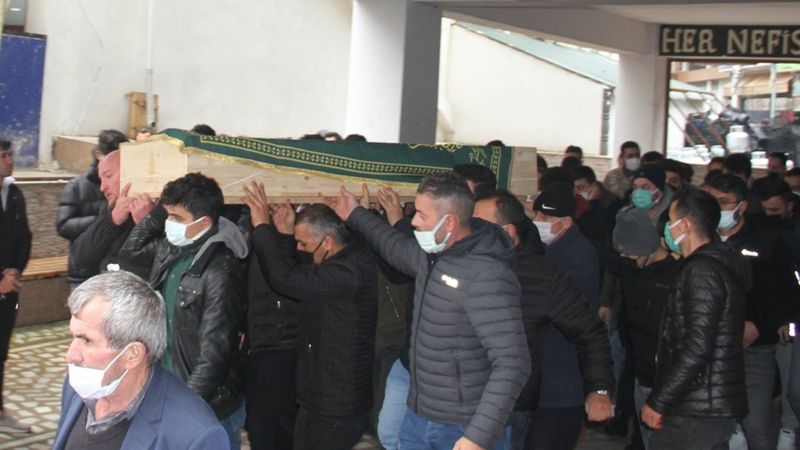 Giresun'da park halindeki minibüse çarpan otomobilde 1 kişi can verdi