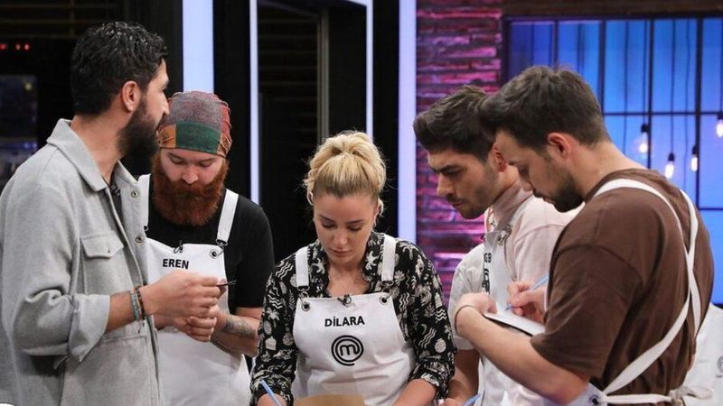 Şef önlüğünü giydi! 3 Ocak MasterChef'te çeyrek finale kim çıktı?