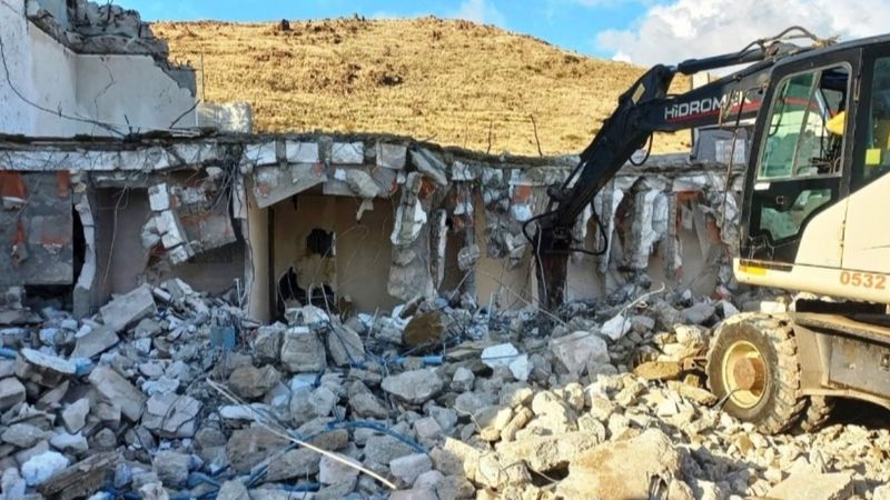 Bodrum'da kaçak yapılar yıkılıyor