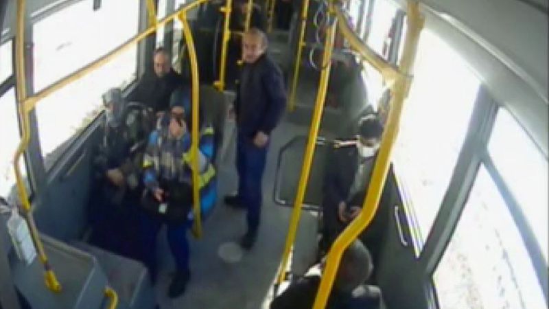 Erzurum'da maske takmayan yolcu otobüsten indirildi