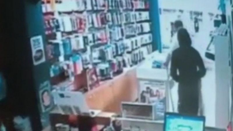 Sultangazi'de hırsızlığı fark edince tokatlayarak dışarı çıkarttı