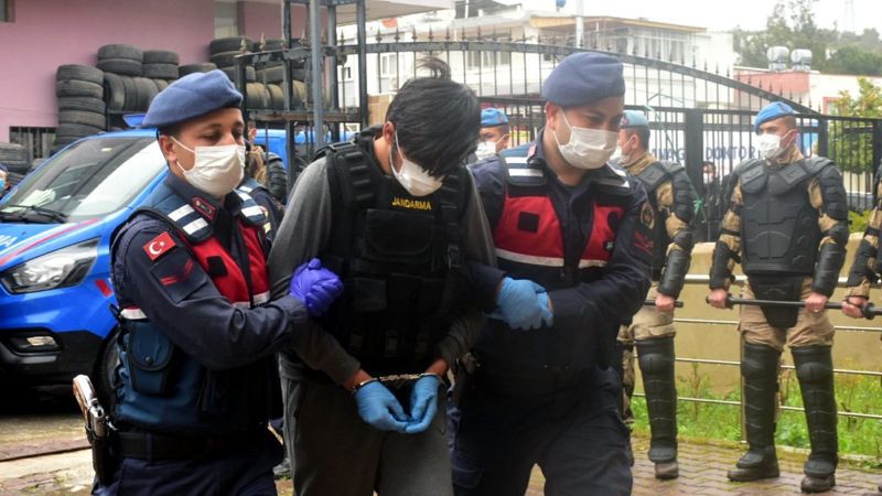 Adana'daki emekli çift cinayetinde sanıklar duruşmaya çıktı