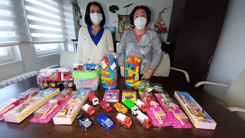 Samsun'da mahkemelik oldukları kişiyle çocuk yuvasına 'oyuncak' alarak uzlaştılar