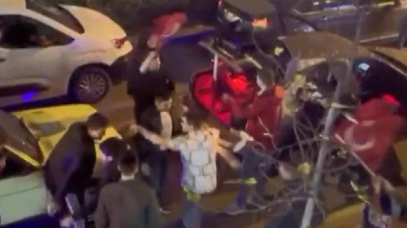 Kağıthane'deki asker eğlencesi yolu trafiğe kapattı