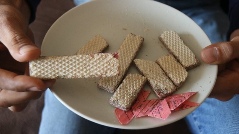 Diyarbakır’da gofretin içinden kağıt çıktı, 10 aylık bebek ölümden döndü