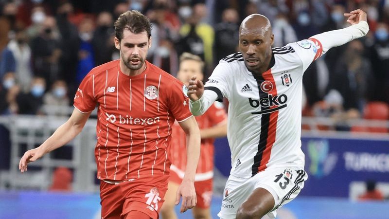 Maçın oyuncusu Atiba Hutchinson seçildi
