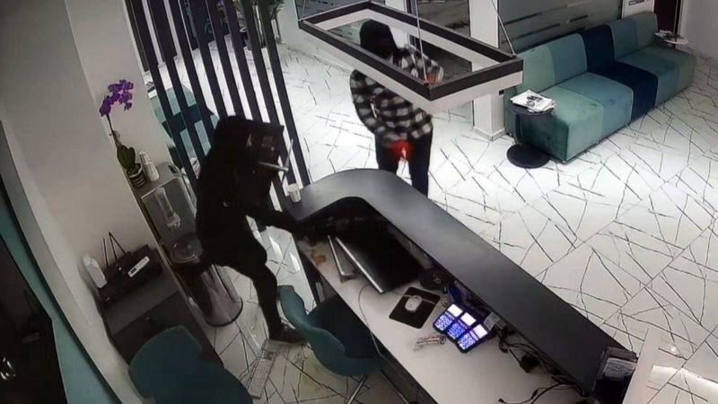 Avcılar'da diş kliniğinde hırsızlık