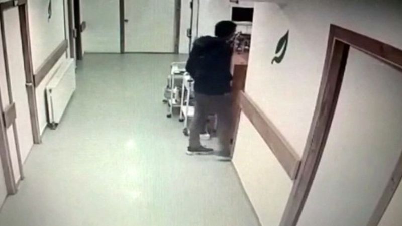 Esenyurt'ta hemşirenin cep telefonunu çalan hırsız